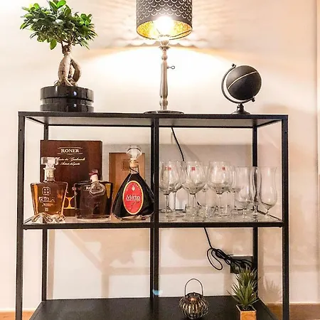 Apartment Tiny House Rom